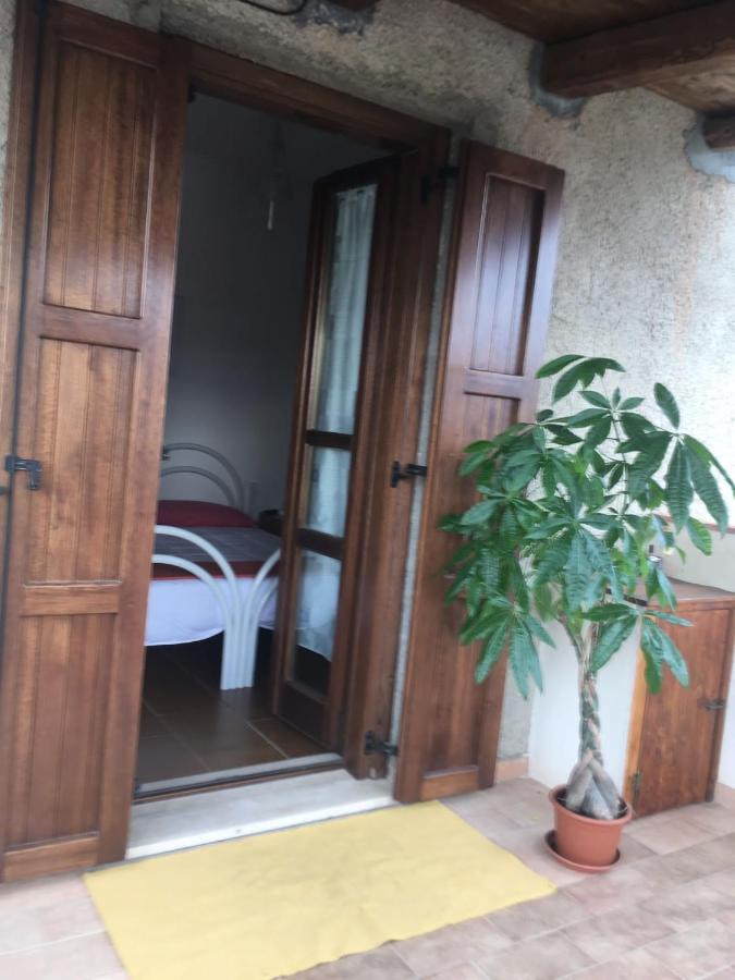 B&B Mideri Urzulei エクステリア 写真