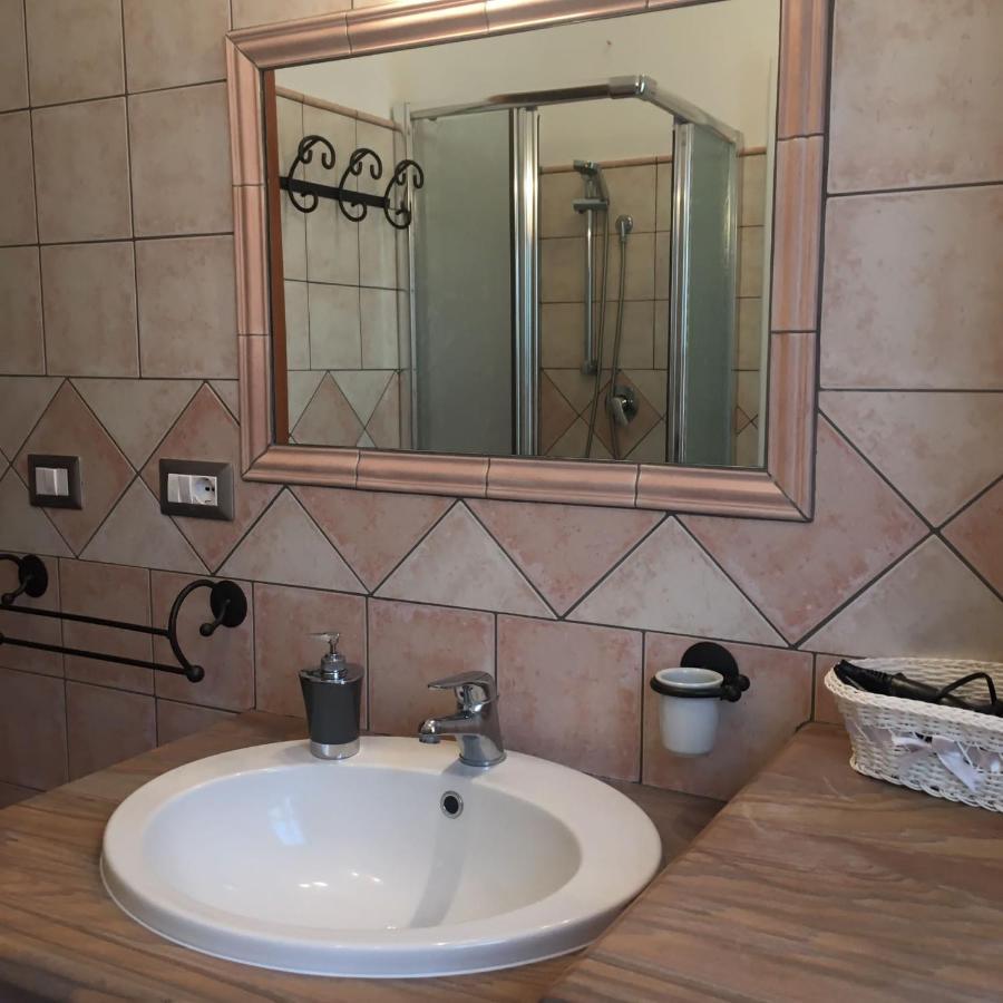 B&B Mideri Urzulei エクステリア 写真